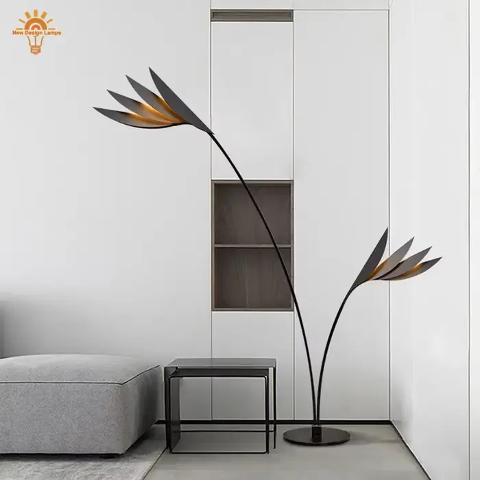 Lampe autoportante en forme de cuir chevelu flamant rose