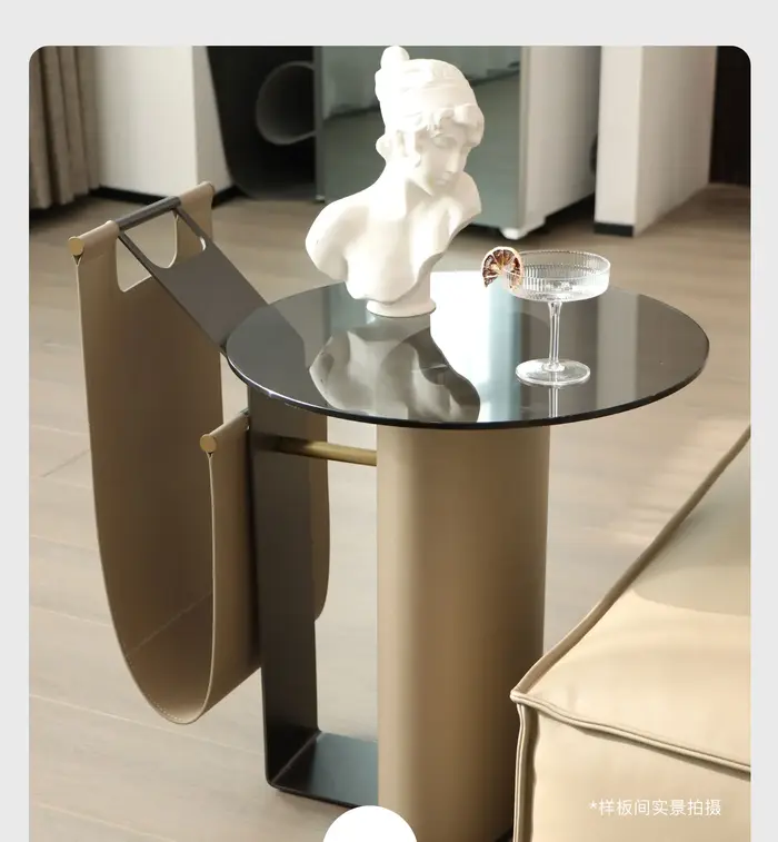 Table d'appoint haut de gamme en cuir microfibre noir, style minimaliste italien, avec structure en 