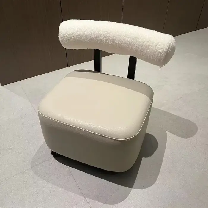 Chaise de salon minimaliste pour appartement