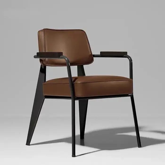 Chaise de salle à manger en fer forgé, style luxe léger, pour négociations, usage domestique, avec dossier en cuir, style café, chaise simple nordique avec accoudoirs, décontractée.