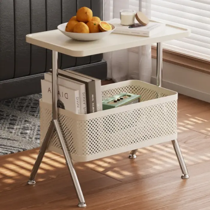 Table d'appoint en métal
