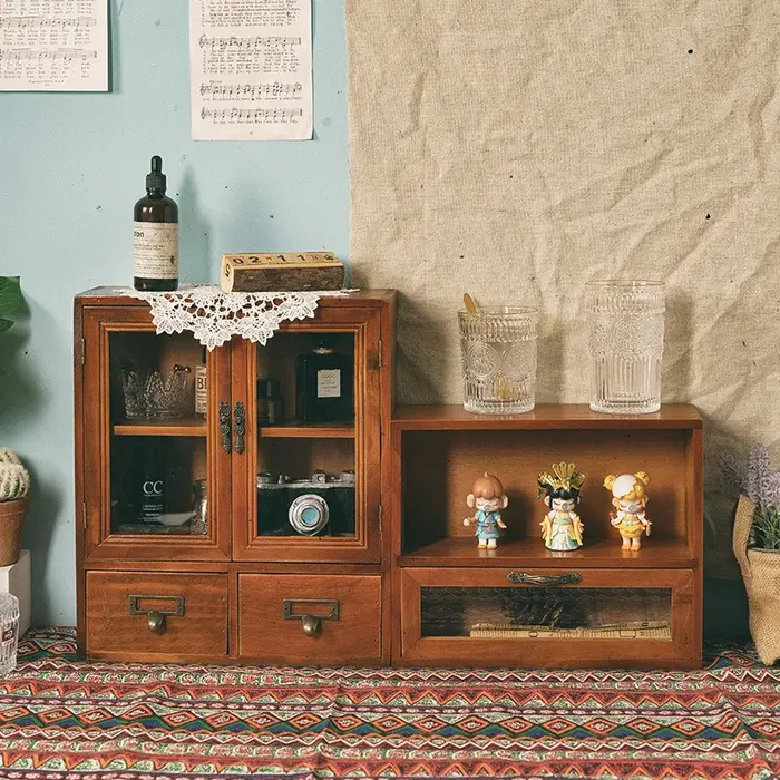Vitrine nordique rétro en bois massif