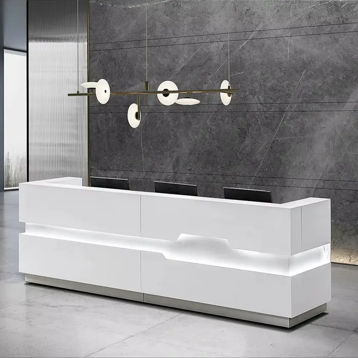 Bureau de réception moderne en bois MDF blanc pur K22, avec Logo personnalisé, avec bande LED, pour 