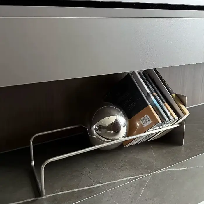 Étagère créative au design audacieux – Support de livres flottant et porte-revues de style Mid-Century Modern