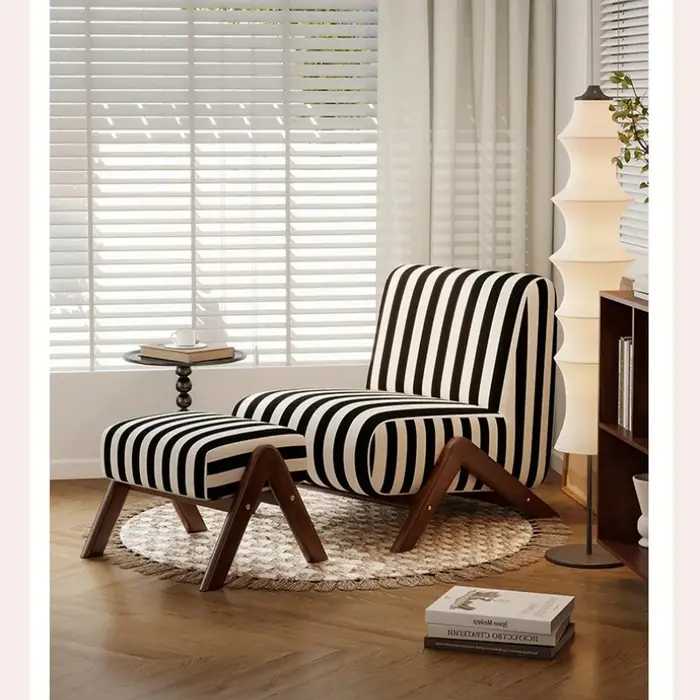 Fauteuil simple de style antique
