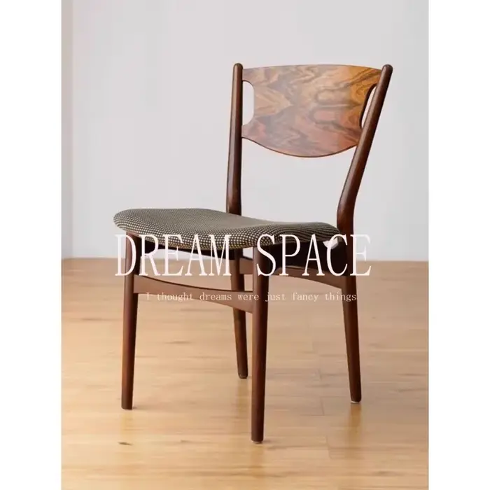 Chaise de salle à manger en bois massif de style médiéval
