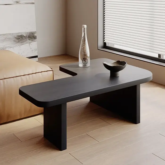 Table basse noire irrégulière Japandi