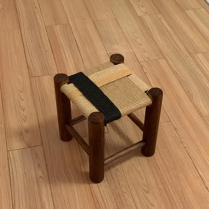 Repose-pieds minimaliste en Faux rotin