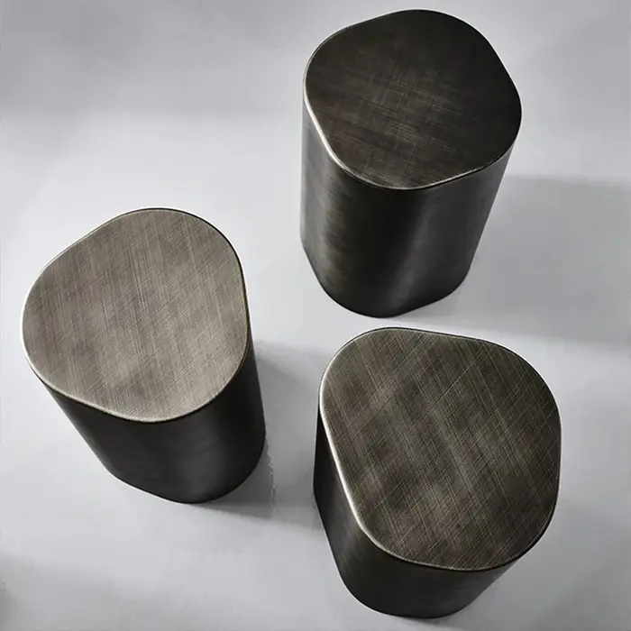 Table basse en acier graphite antique au design italien moderne