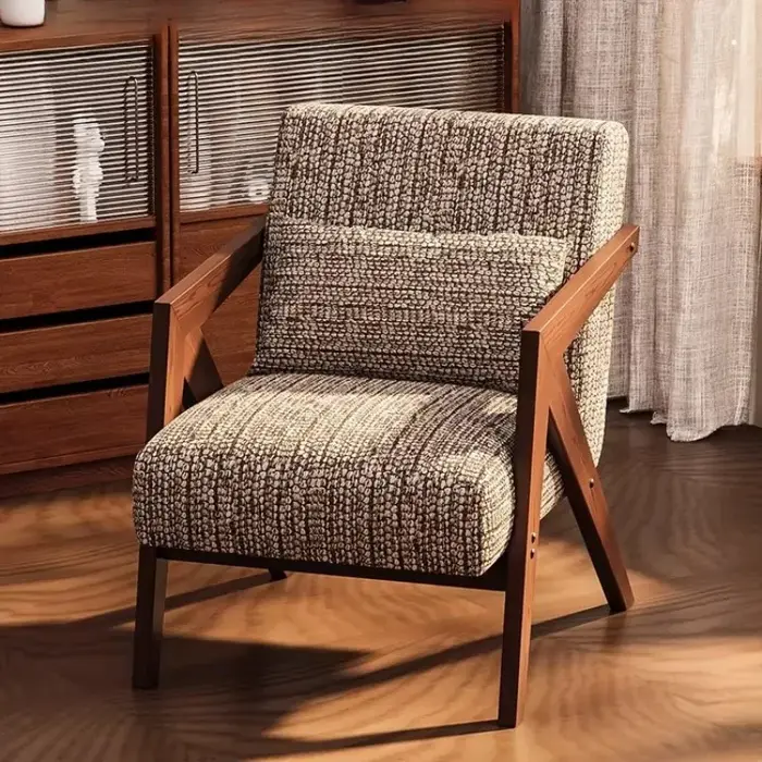 Fauteuil moderne rétro en tissu rayé
