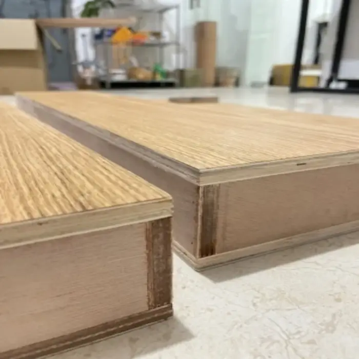 Feuilles de placage en bois de chêne rouge naturel, L:2.5 mètres, largeur: 550mm, T:0.25mm, droit, M