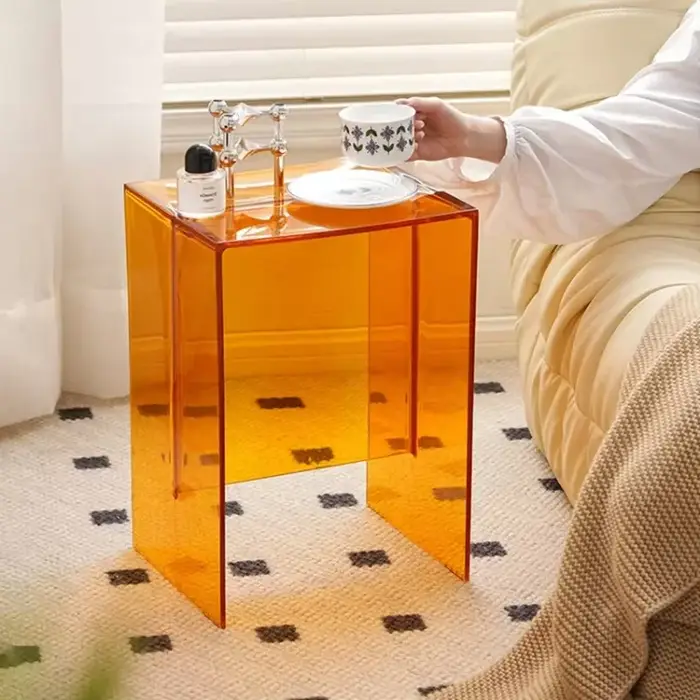 Table d'appoint en acrylique
