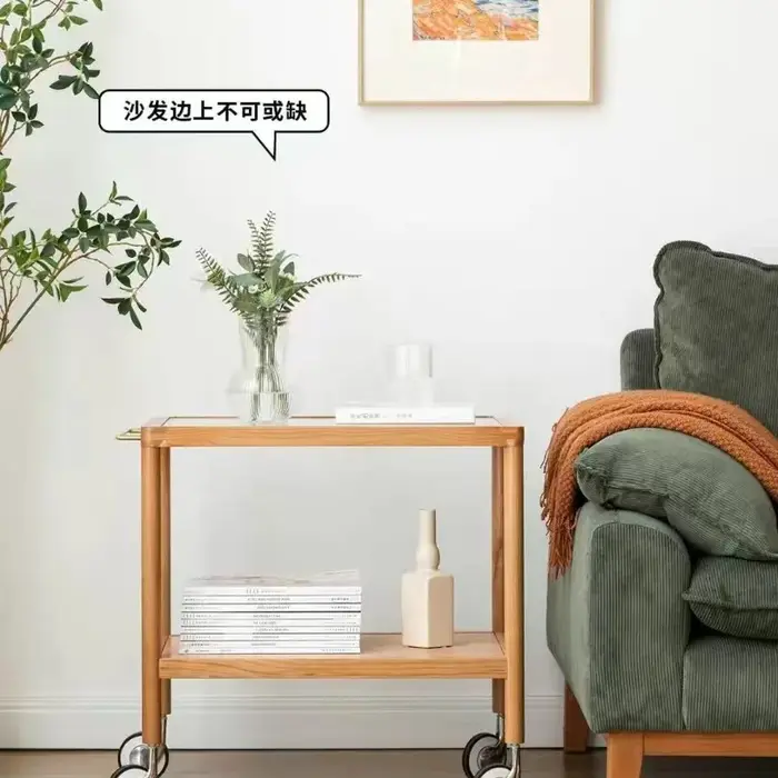 Table d'appoint mobile couleur cerise pour petit appartement