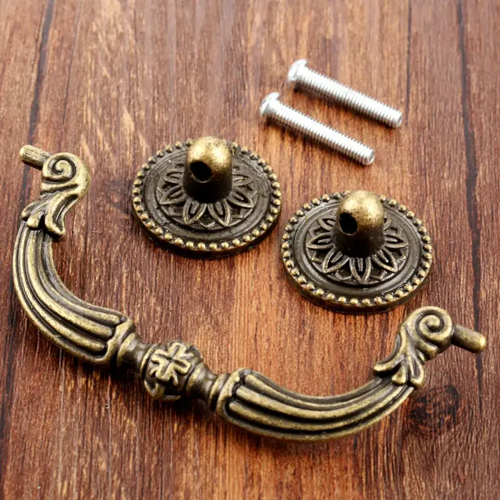 Poignée de meuble européenne en Bronze Antique