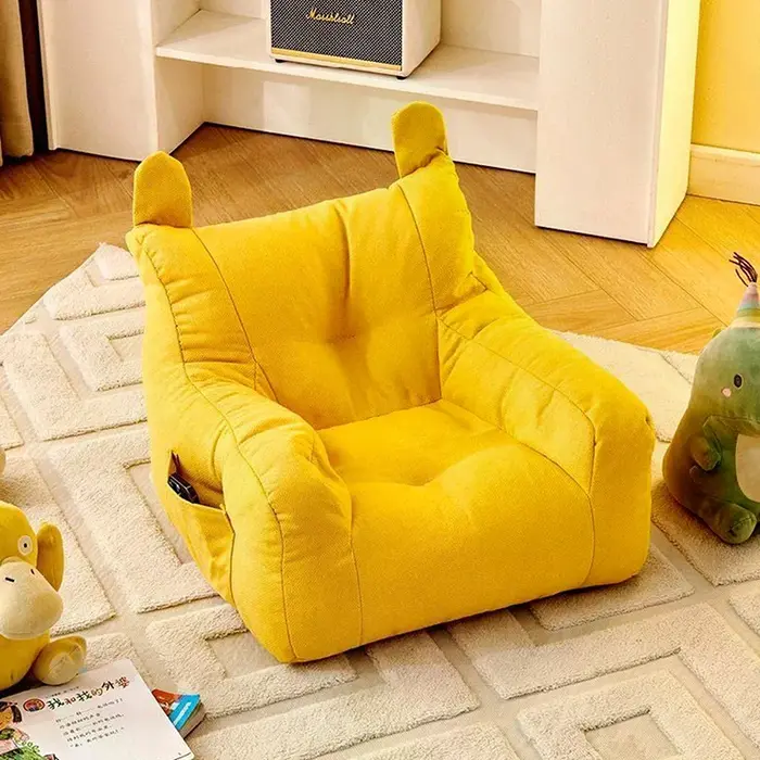 Petit canapé doux et confortable