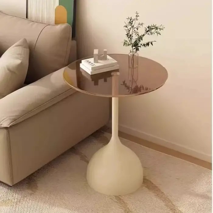 Petite table basse ronde en verre et métal