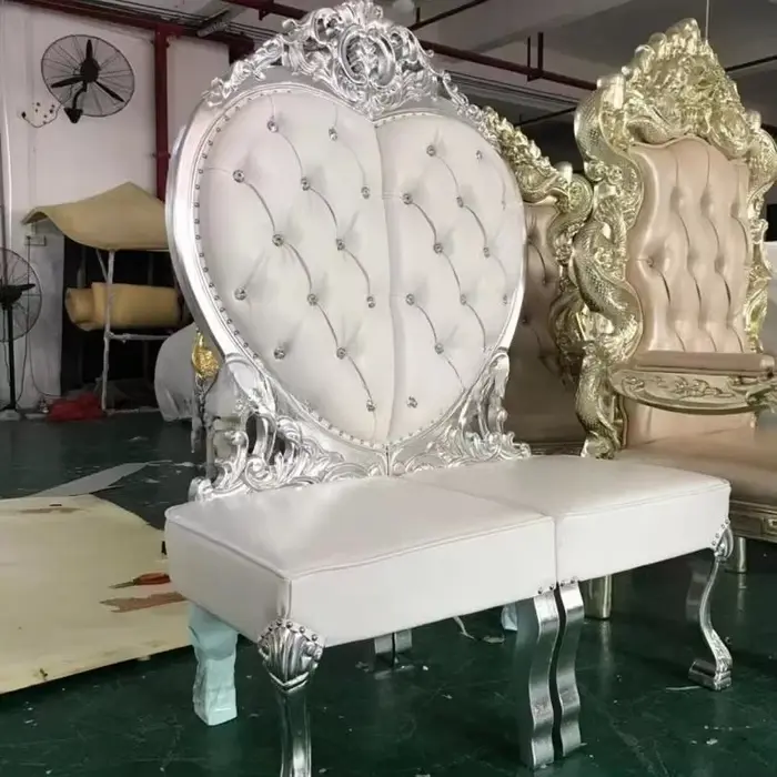 Canapé deux places en forme de cœur de luxe pour mariée et marié